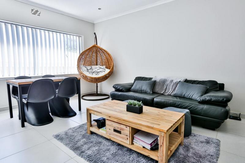 To Let 2 Bedroom Property for Rent in Sea Point Western Cape